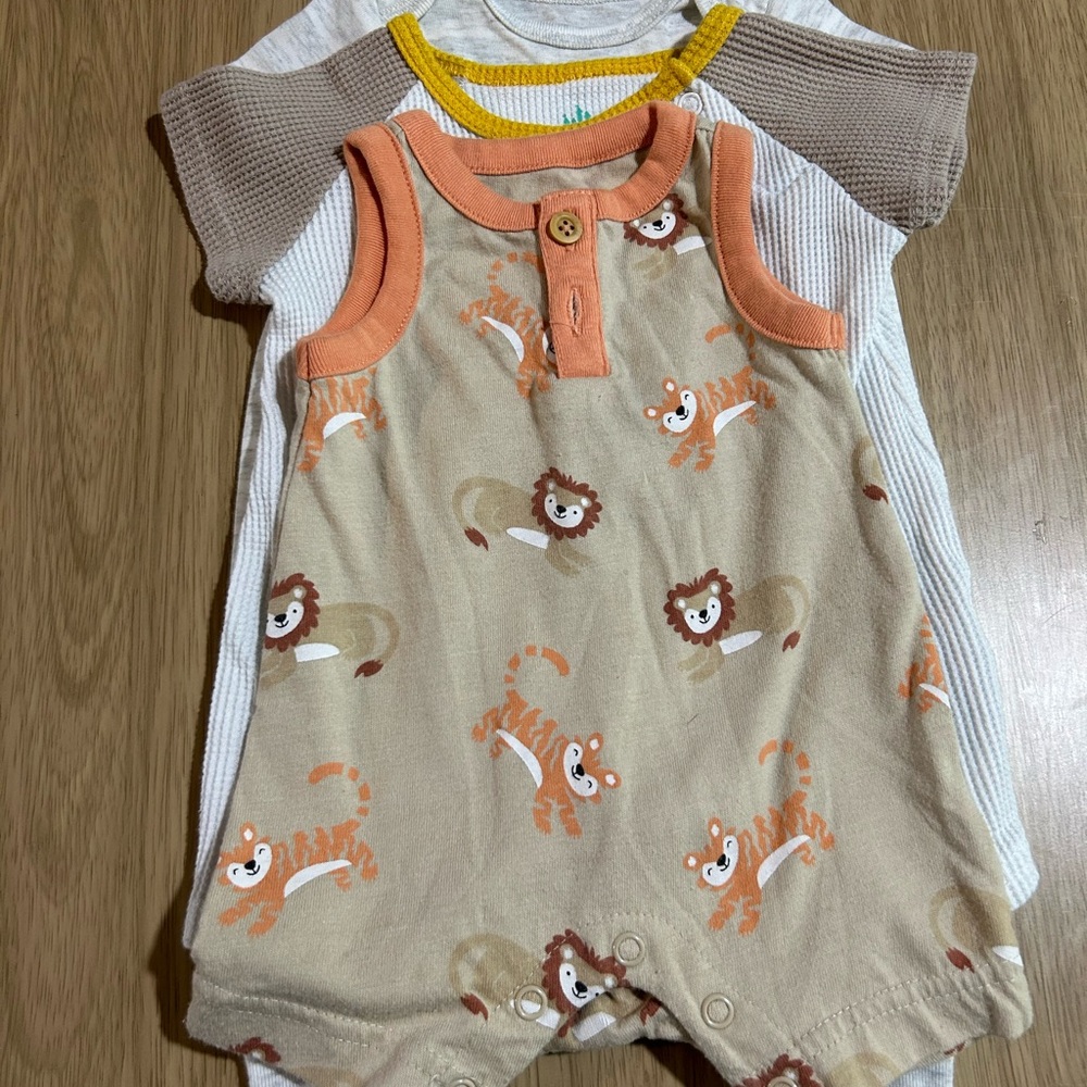 Adorable lion and mixed Print Baby Romper (set of 3)